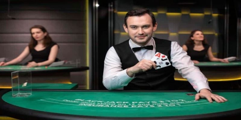 Live dealer intro feedback systems to evaluate dealer performance and game quality